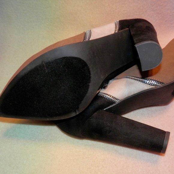 JUST FAB BLACK AND TAN STRIPED BOOT * 4.5 IN HEEL * FAUX SUEDE * ZIP SIDES * 9.5 - Picture 3 of 6